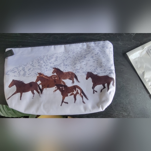 HORSE pouch, horse keychain and handcrafted glass horse pendant.Nwt* - Picture 6 of 6